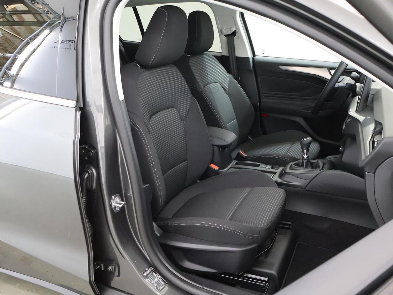 Ford FOCUS Wagon 1.0 EcoBoost Hybrid Titanium | Winterpakket | Adaptive Cruise Control | Parkeercamera | Dodehoekdetectie | Navigatie |