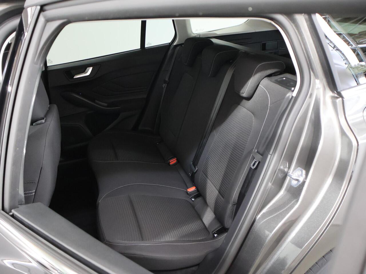 Ford FOCUS Wagon 1.0 EcoBoost Hybrid Titanium | Winterpakket | Adaptive Cruise Control | Parkeercamera | Dodehoekdetectie | Navigatie |