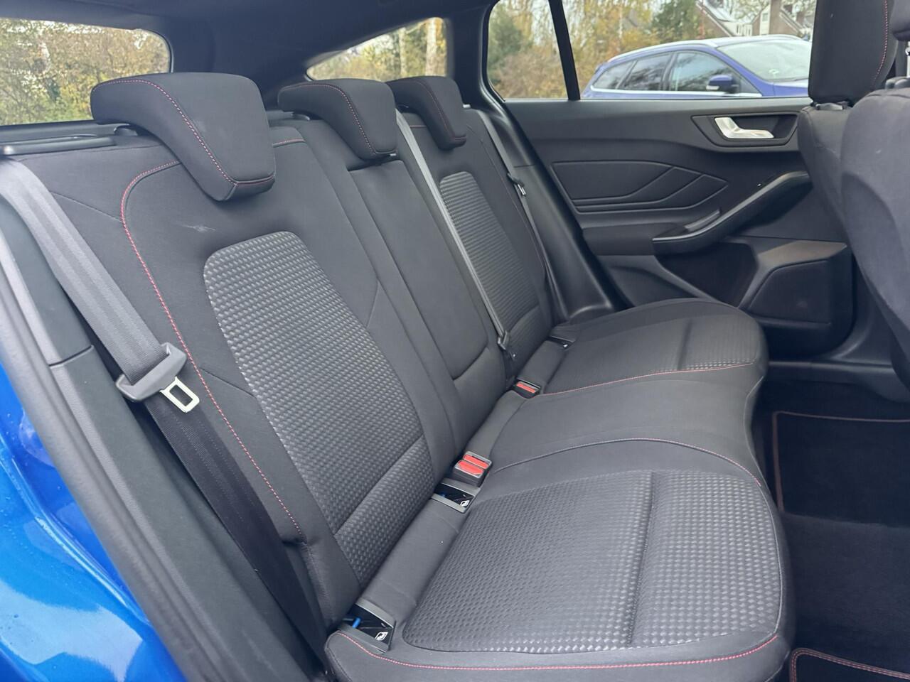 Ford FOCUS Wagon 1.0 EcoBoost Hybrid ST Line X 155pk | Trekhaak afneembaar | Panoramadak | Bang&Olufsen | Adaptive cruise control | Winter Pack | All season banden | Camera