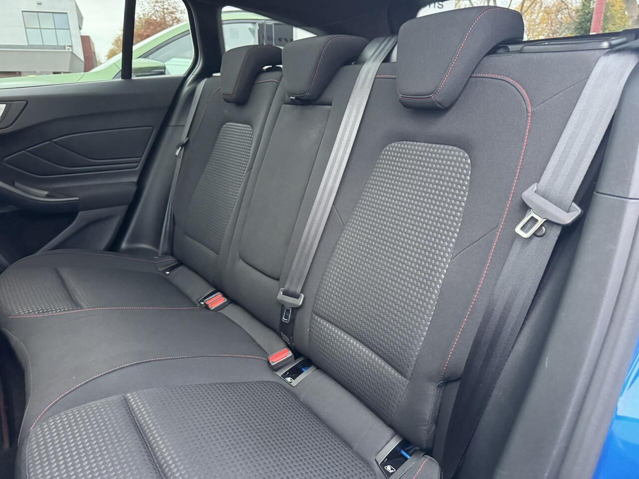 Ford FOCUS Wagon 1.0 EcoBoost Hybrid ST Line X 155pk | Trekhaak afneembaar | Panoramadak | Bang&Olufsen | Adaptive cruise control | Winter Pack | All season banden | Camera