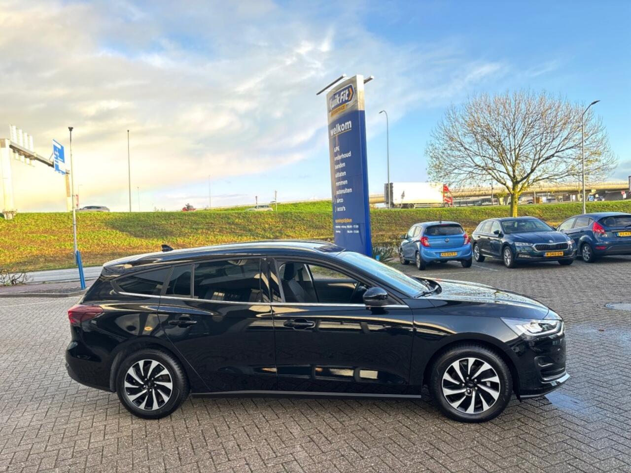 Ford FOCUS 1.0 TITANIUM X AIRCO WIDESCREEN PDC WINTERPACK.