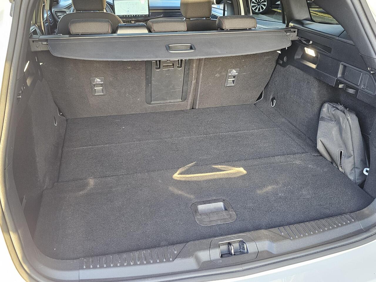 Ford FOCUS Wagon 1.0 EcoBoost Hybrid ST Line X 155pk | Trekhaak afneembaar | Panoramadak | Bang&Olufsen | Adaptive cruise control | Winter Pack | All season banden | Camera