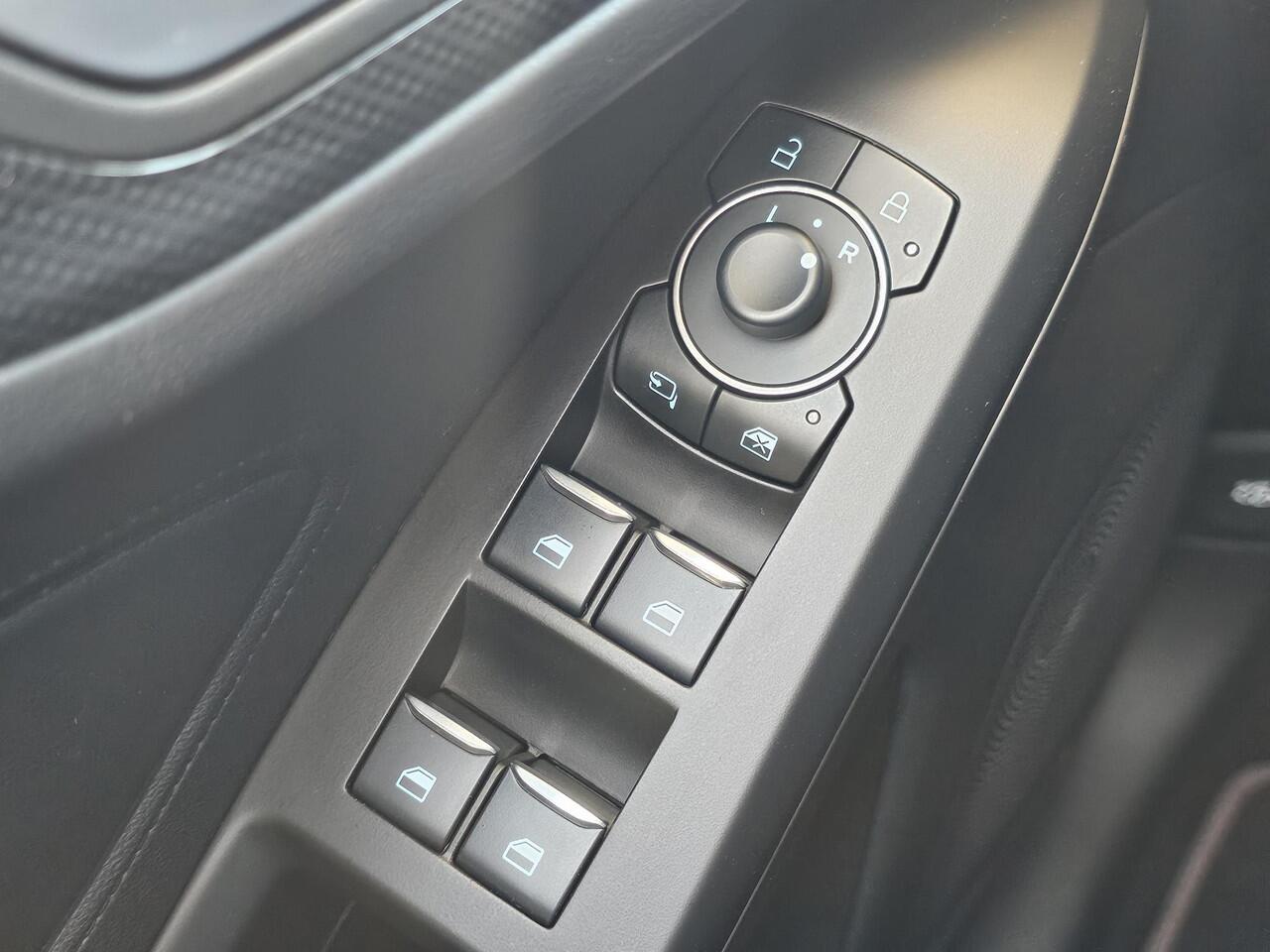 Ford FOCUS Wagon 1.0 EcoBoost Hybrid ST Line X 155pk | Trekhaak afneembaar | Panoramadak | Bang&Olufsen | Adaptive cruise control | Winter Pack | All season banden | Camera