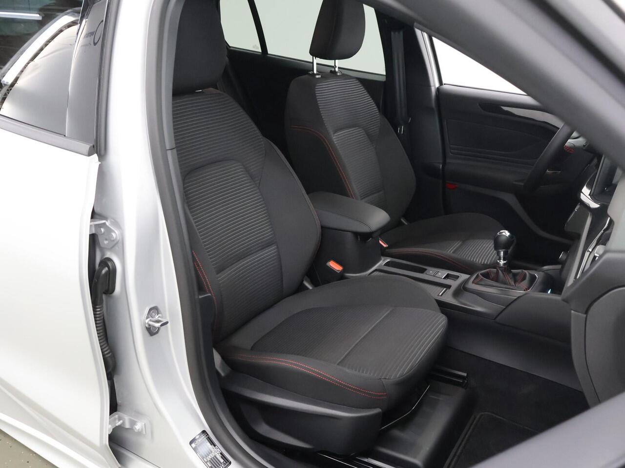 Ford FOCUS Wagon 1.0 EcoBoost Hybrid ST Line X | Winterpakket | Cruise Control Adaptief | Parkeercamera | Navigatie |