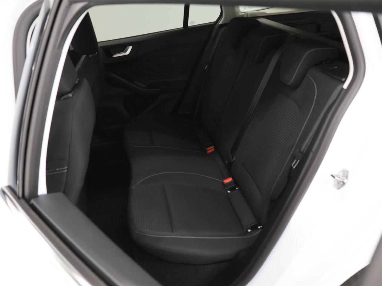 Ford FOCUS Wagon Titanium 1.0 Ecoboost Hybrid 125pk | Nieuw | Winterpack | Cruise Control Adaptief | Parkeercamera | Climate Control |