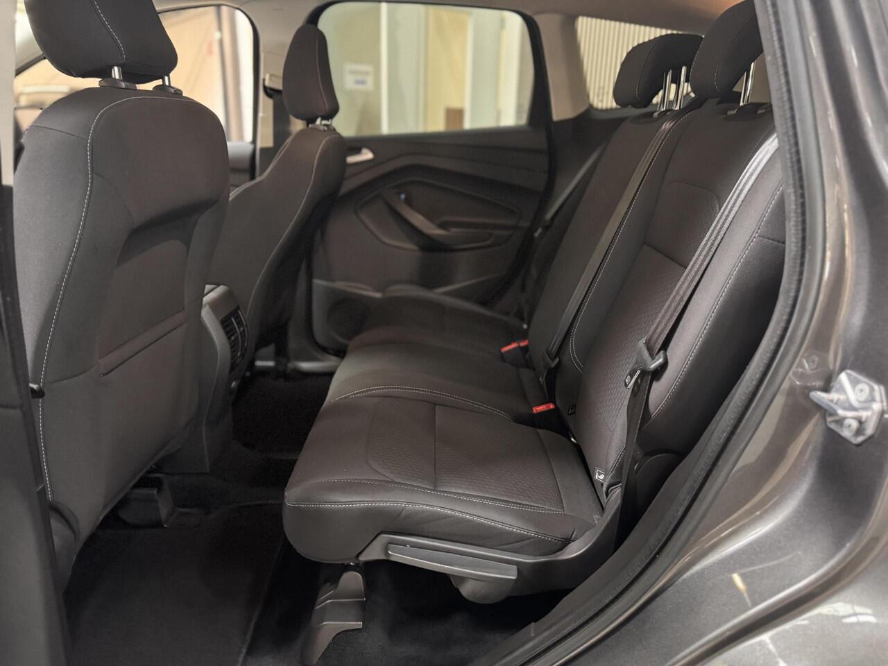 Ford KUGA 1.5 EcoBoost Ultimate Elektr. Trekhaak Navi Privacy Glass LM velgen Dealeronderhouden NL-Auto