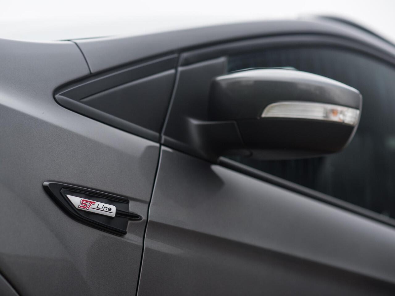 Ford KUGA 1.5 EcoBoost ST Line AWD Pano Sony Cruise