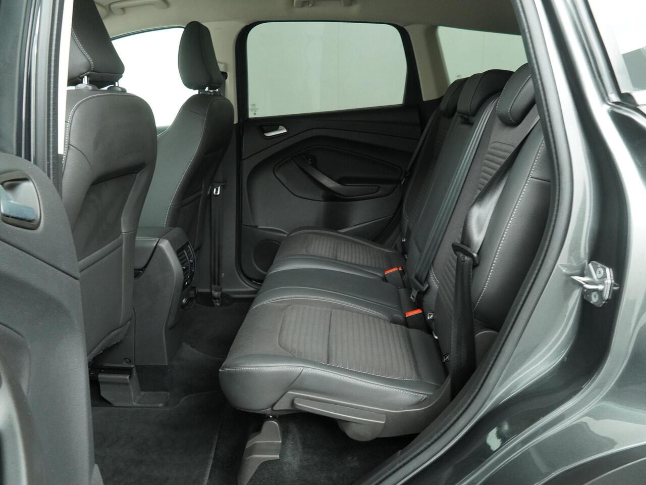 Ford KUGA 1.5 EcoBoost Titanium - Navigatie - Climate Control - Trekhaak - 1.800 kg. trekgewicht
