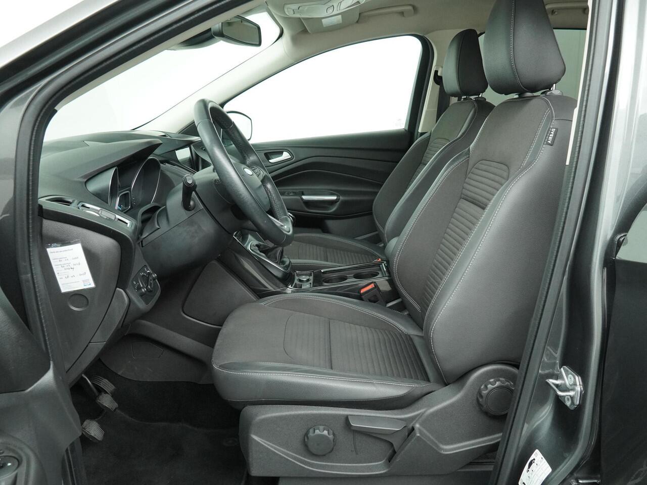 Ford KUGA 1.5 EcoBoost Titanium - Navigatie - Climate Control - Trekhaak - 1.800 kg. trekgewicht