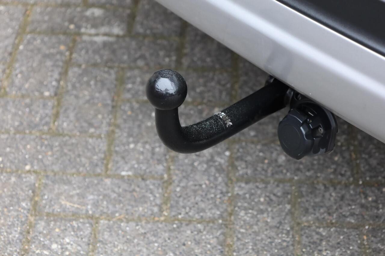 Ford KUGA 1.5 EcoBoost Titanium TREKHAAK STUUR/RUIT/STOELVERWARMING 2xPDC HALFLEER PARKASSIST 17"LMV ENZ!