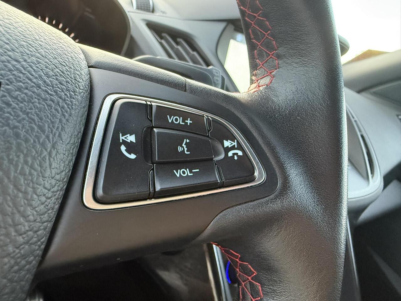 Ford KUGA 1.5 EcoBoost ST Line 150pk Achteruitrijcamera | Bi-Xenon Koplampen | Voorruit verwarming | 2.000kg Trekgewicht