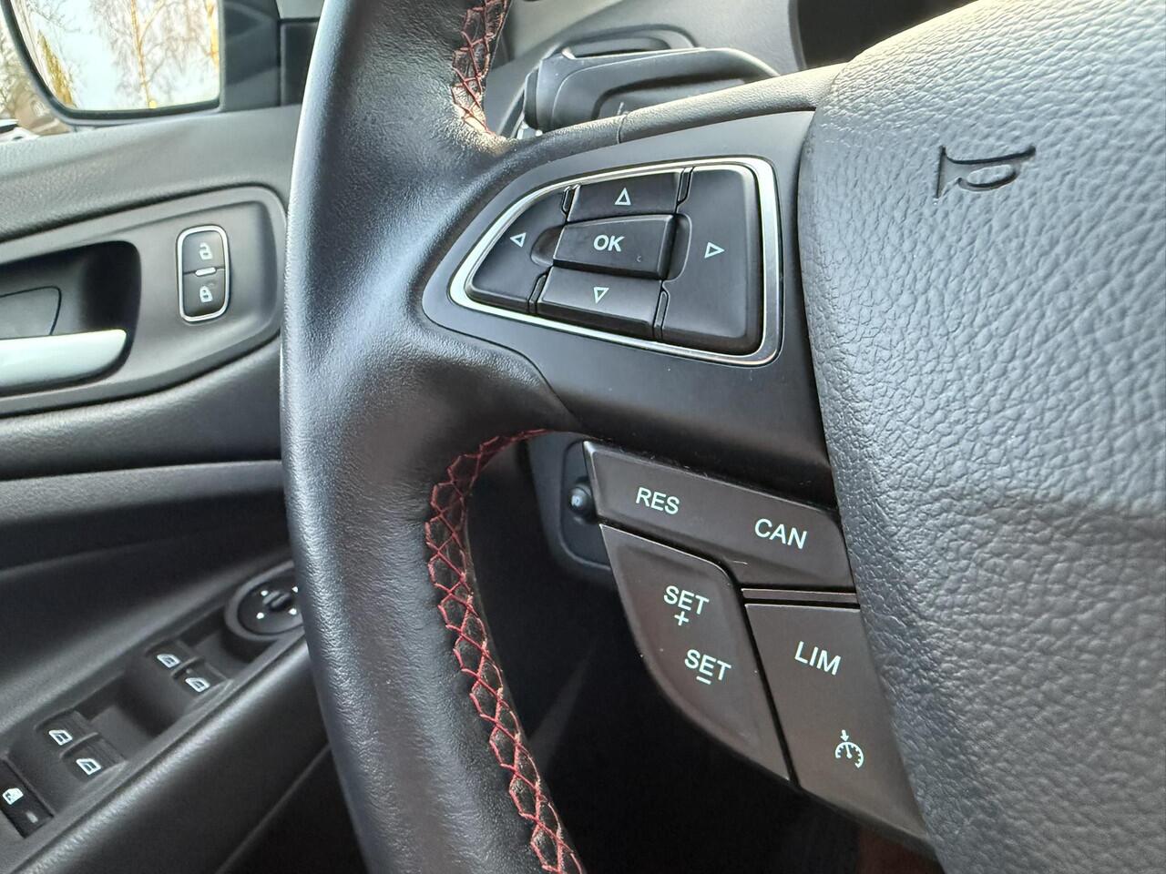 Ford KUGA 1.5 EcoBoost ST Line 150pk Achteruitrijcamera | Bi-Xenon Koplampen | Voorruit verwarming | 2.000kg Trekgewicht