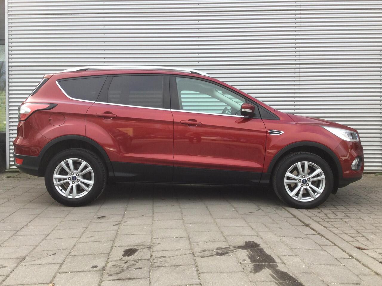 Ford KUGA 1.5 EcoBoost Titanium | Trekhaak | Stoelverwarming | PDC | Navi |