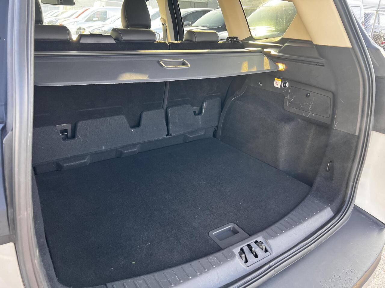 Ford KUGA 1.5 EcoBoost Titanium | 150 pk | Verwarmde voorstoelen | Trekhaak uitklapbaar | Sony audio installatie |