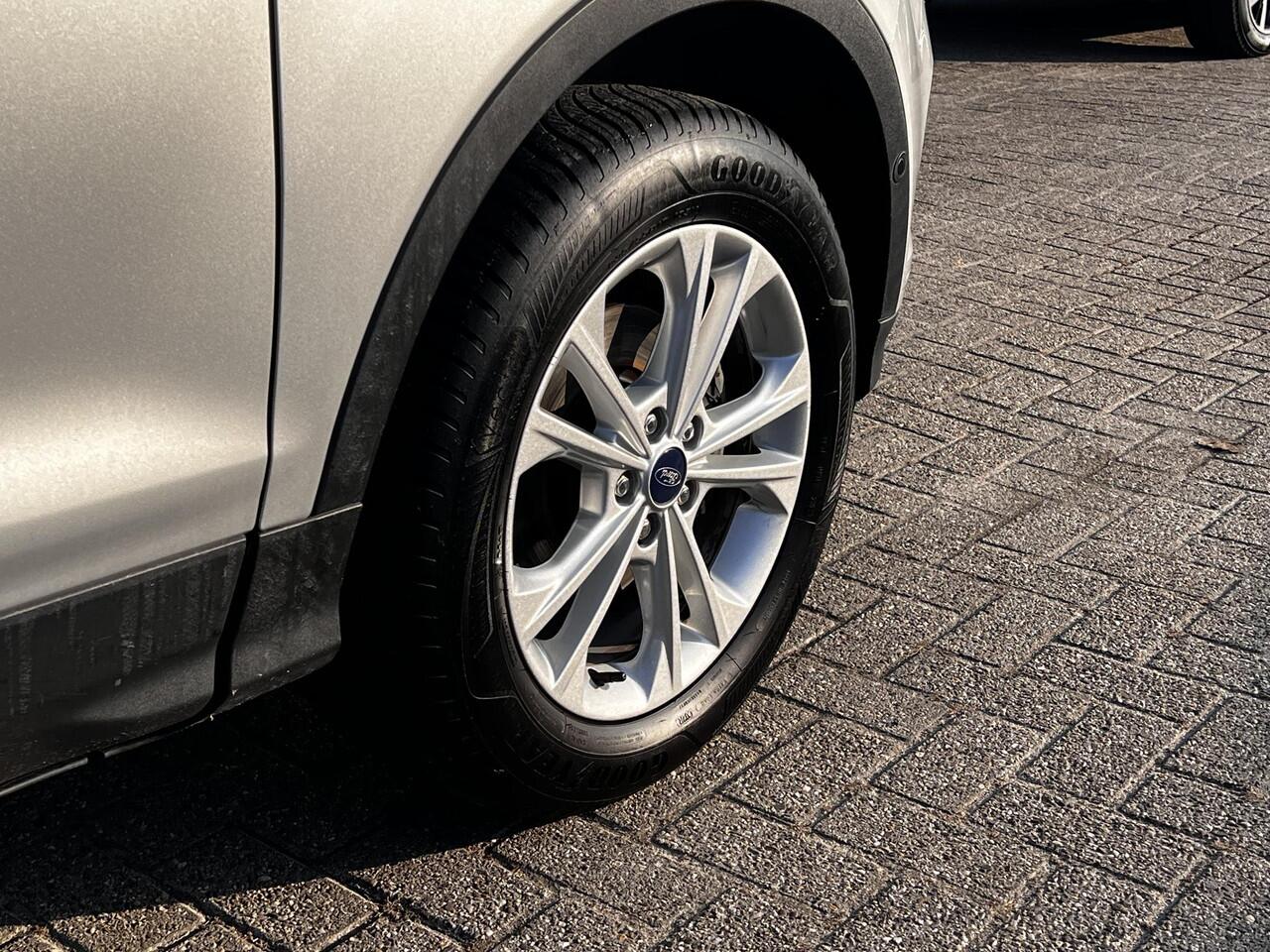 Ford KUGA 1.5 EcoBoost Titanium | 150 pk | Verwarmde voorstoelen | Trekhaak uitklapbaar | Sony audio installatie |