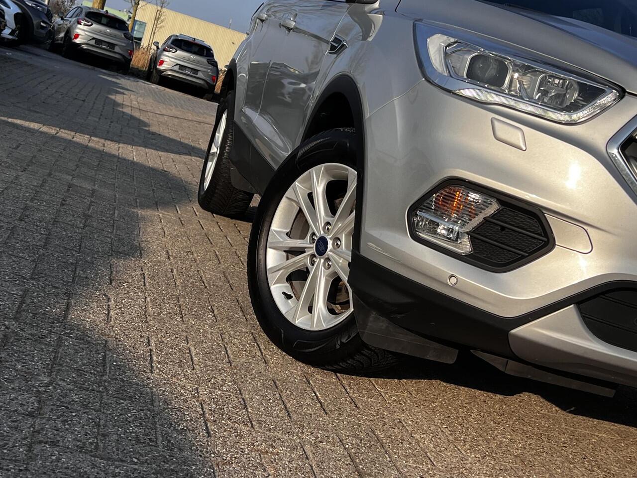 Ford KUGA 1.5 EcoBoost Titanium | 150 pk | Verwarmde voorstoelen | Trekhaak uitklapbaar | Sony audio installatie |