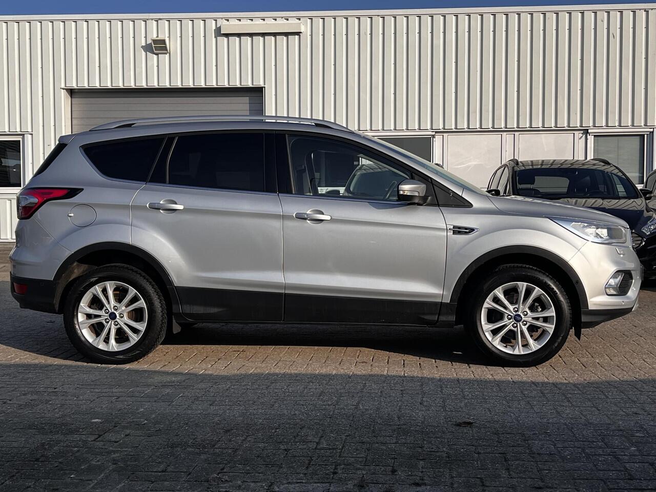 Ford KUGA 1.5 EcoBoost Titanium | 150 pk | Verwarmde voorstoelen | Trekhaak uitklapbaar | Sony audio installatie |