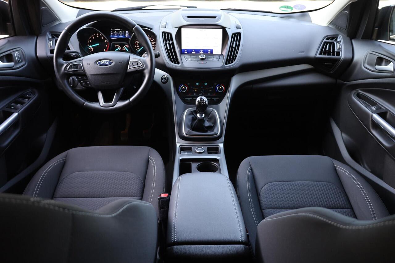 Ford KUGA 1.5 EcoBoost Titanium TREKHAAK-ELEC HALF-LEER STUUR/RUIT/STOEL/VERW. CARPLAY NAVI CLIMA CRUISE VOICE 2xPDC 17''LMV