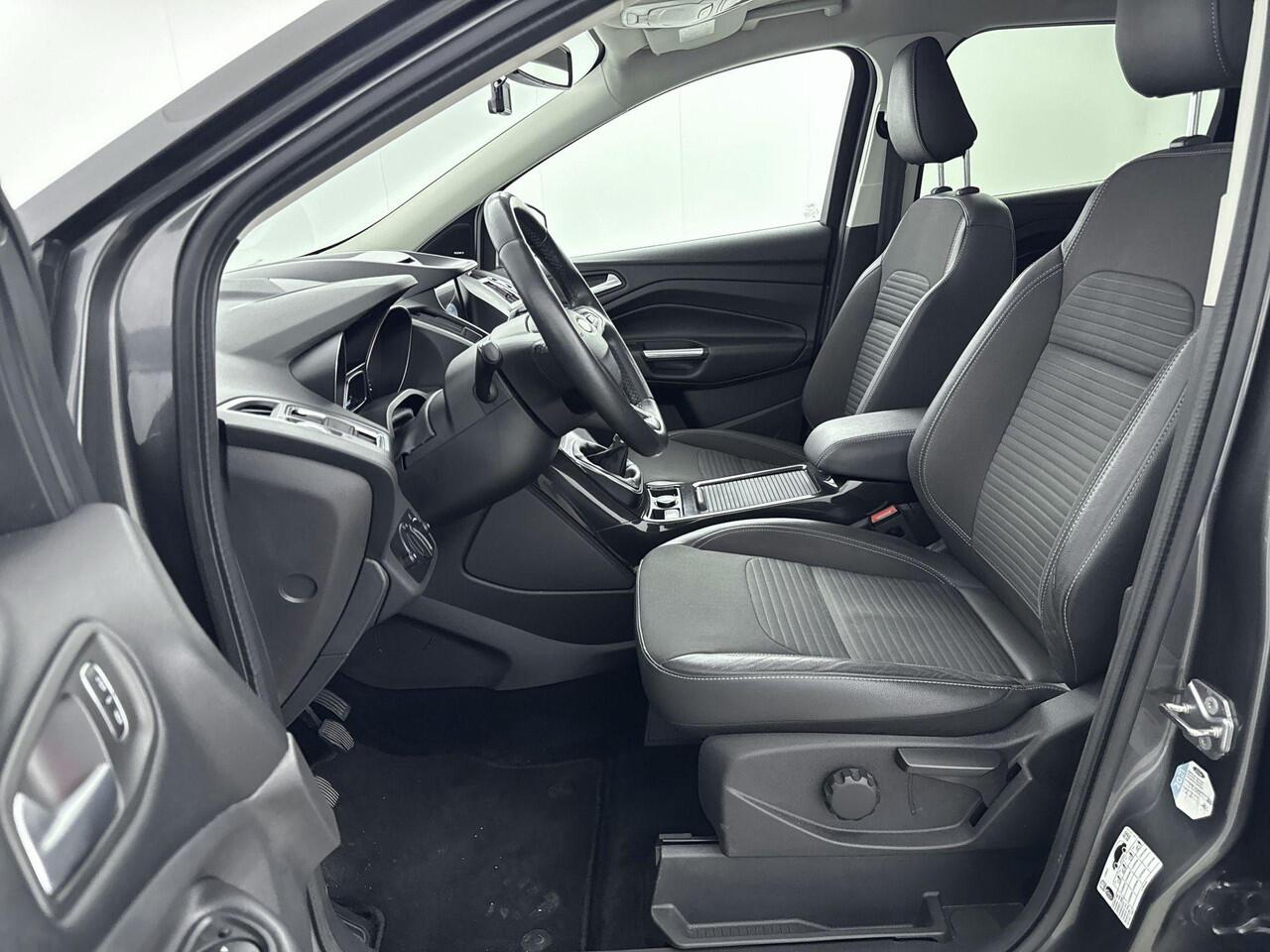 Ford KUGA 1.5 EcoBoost Titanium 150PK | Trekhaak 2.000KG | Navigatie | Stoel, Stuur en Voorruitverwarming | Parkeersensoren Voor & Achter