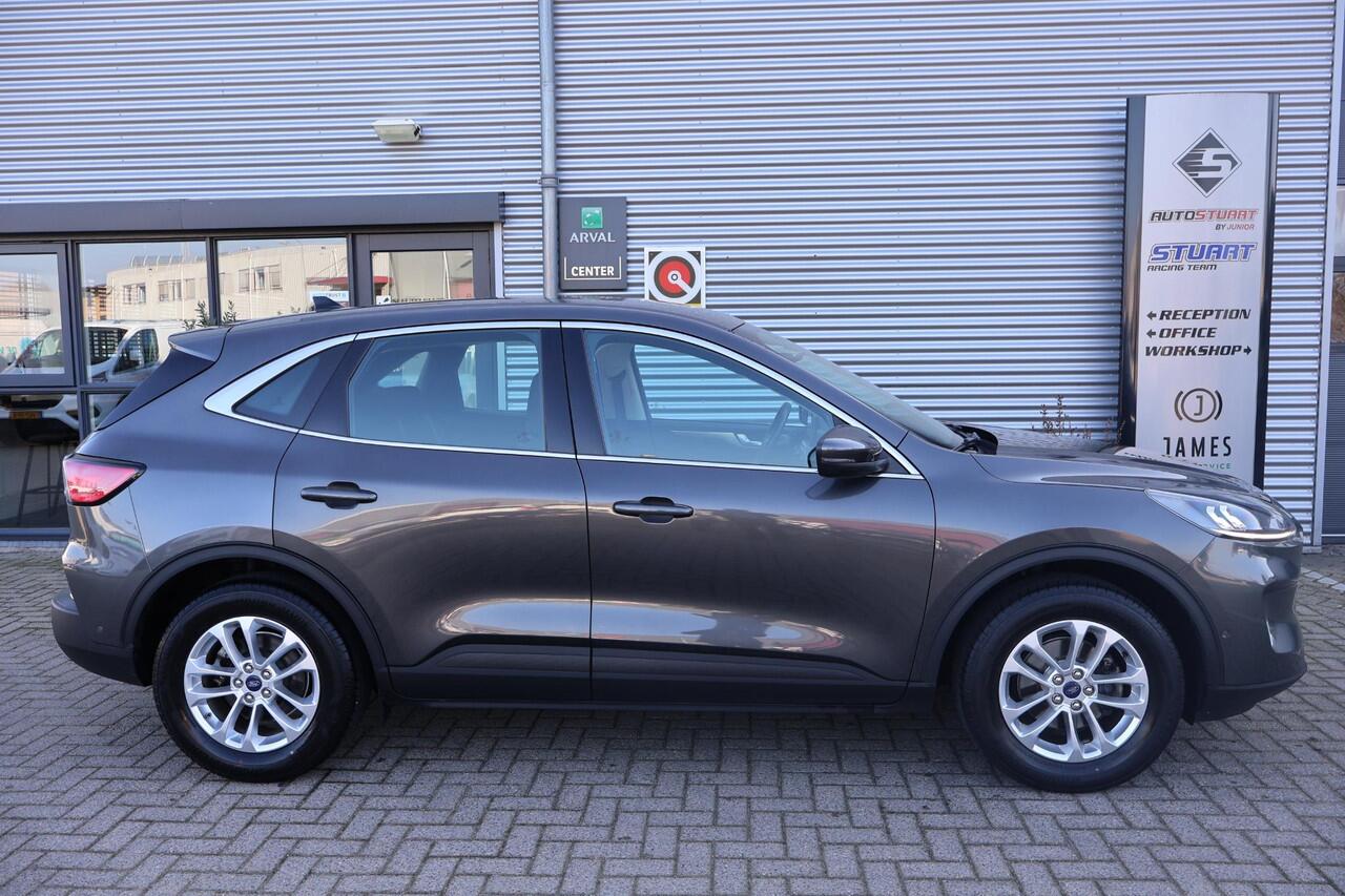 Ford KUGA 1.5 Titanium 1e Eigenaar | Volledig Onderh | BTW | NL-Auto | Winterpack | Camera | Navi | Carplay | Cruise | Keyless | LED | DAB | PDC | Start/Stop