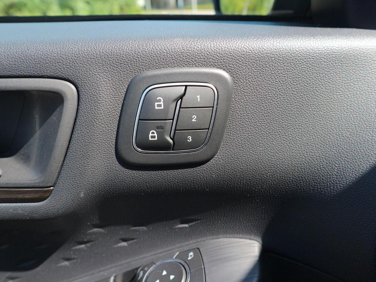 Ford KUGA 2.5 PHEV Vignale * ADAPT. CRUISE * BLIS * WINTER PACK *