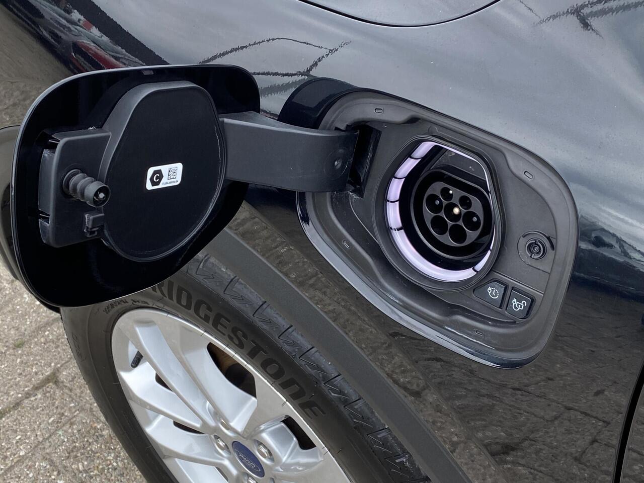 Ford KUGA 2.5 PHEV Titanium | zuid | 225pk | Driver Assistance Pack | Winterpack | 1.500kg Trekgewicht |