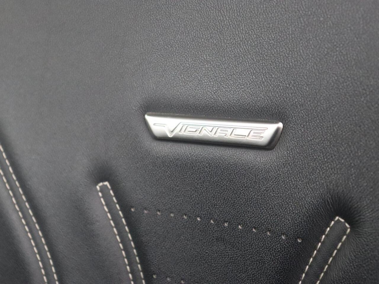 Ford KUGA 2.5 PHEV Vignale | Head-Up | Trekhaak | Adaptive cruise | Leder | 360 Camera | Stoelverwarming | Digital Cockpit | Carplay | Dodehoek detectie | Navigatie | Keyless | Achterbankverwarming | Plug In