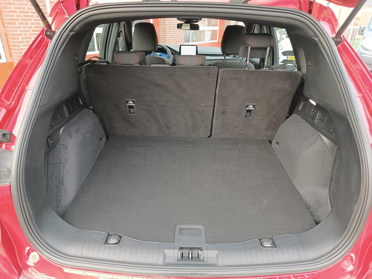 Ford KUGA 2.5 PHEV ST-Line, carplay, cruise