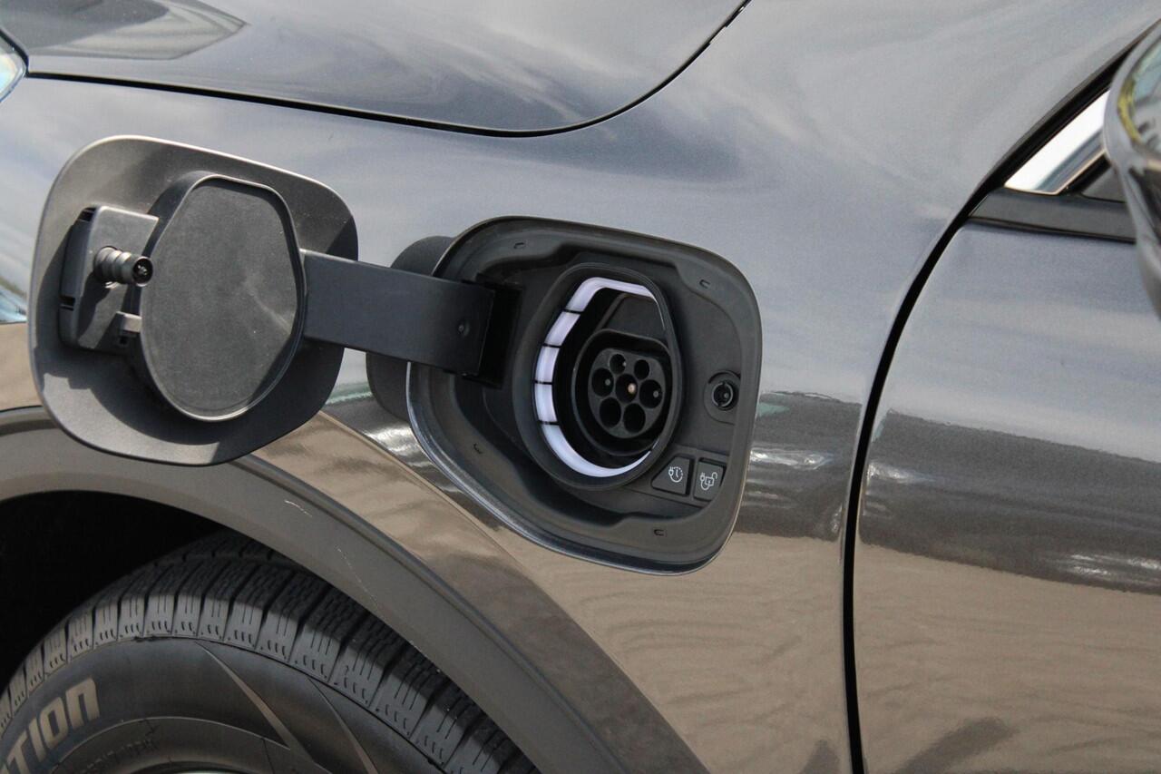 Ford KUGA 2.5 PHEV Titanium 225pk | Adaptive cruise control | Panoramadak | Dodehoeksensoren | Camera| Privacy Glass