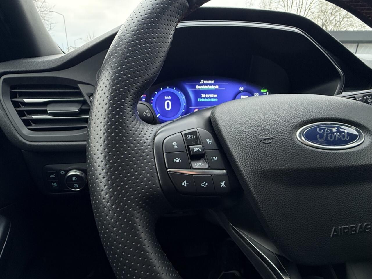 Ford KUGA 2.5 PHEV ST-Line X Pano