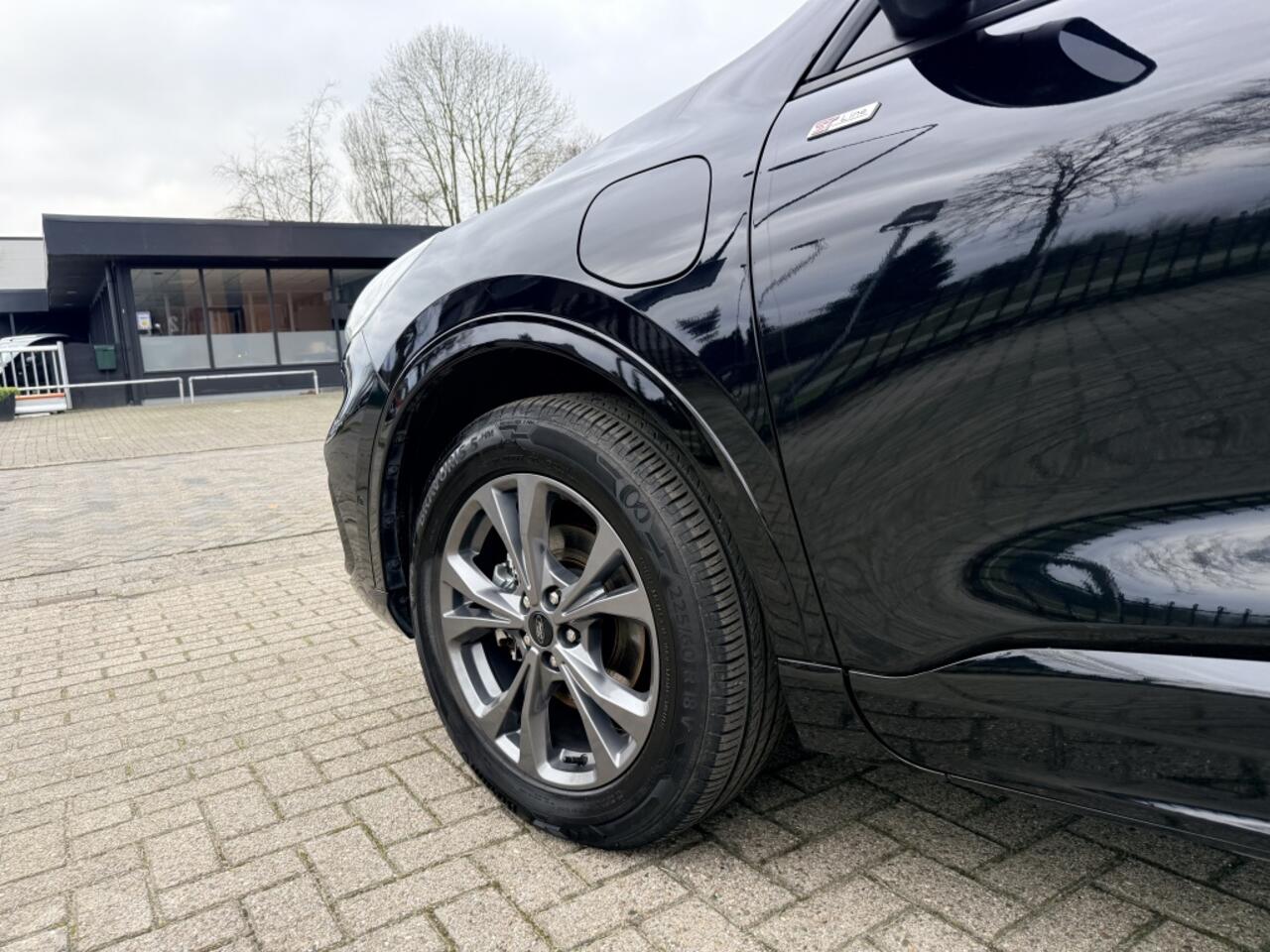 Ford KUGA 2.5 PHEV ST-Line X Pano
