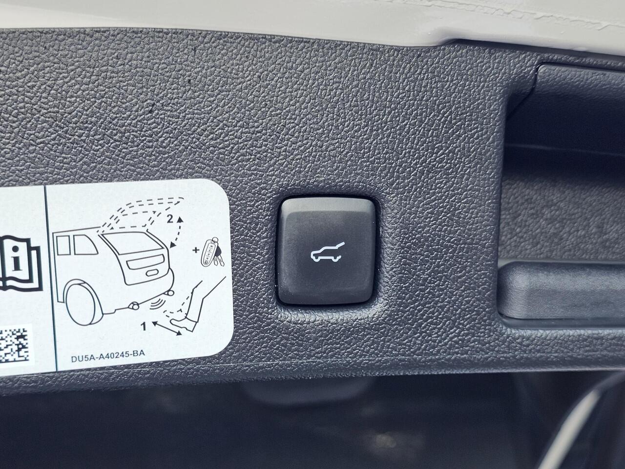 Ford KUGA Vignale Panoramadak | Lederen bekleding | Stoelgeheugen | Elektrische Achterklep | Winterpack | Zéér compleet!