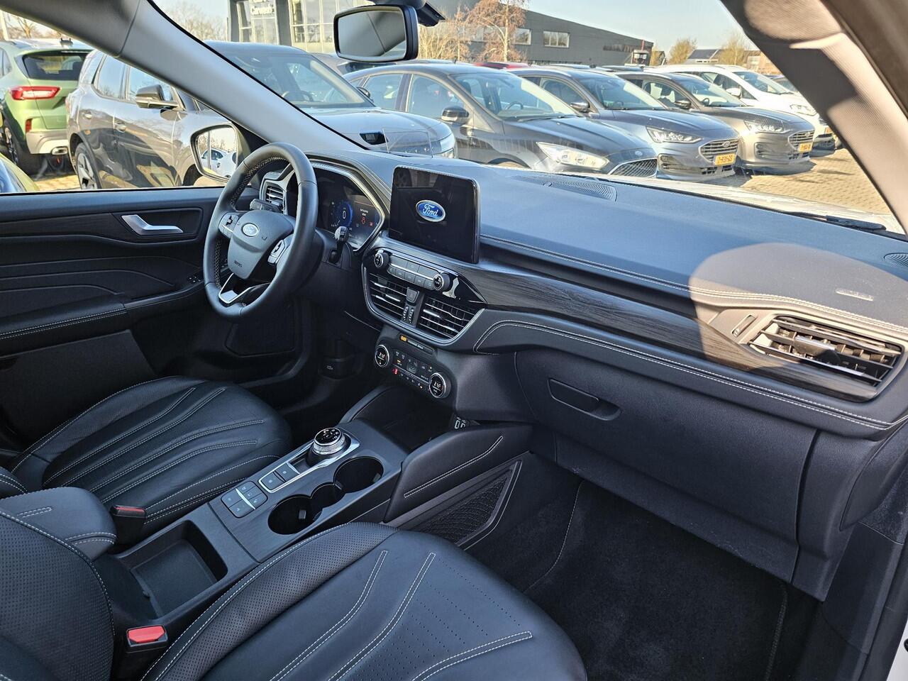 Ford KUGA Vignale Panoramadak | Lederen bekleding | Stoelgeheugen | Elektrische Achterklep | Winterpack | Zéér compleet!