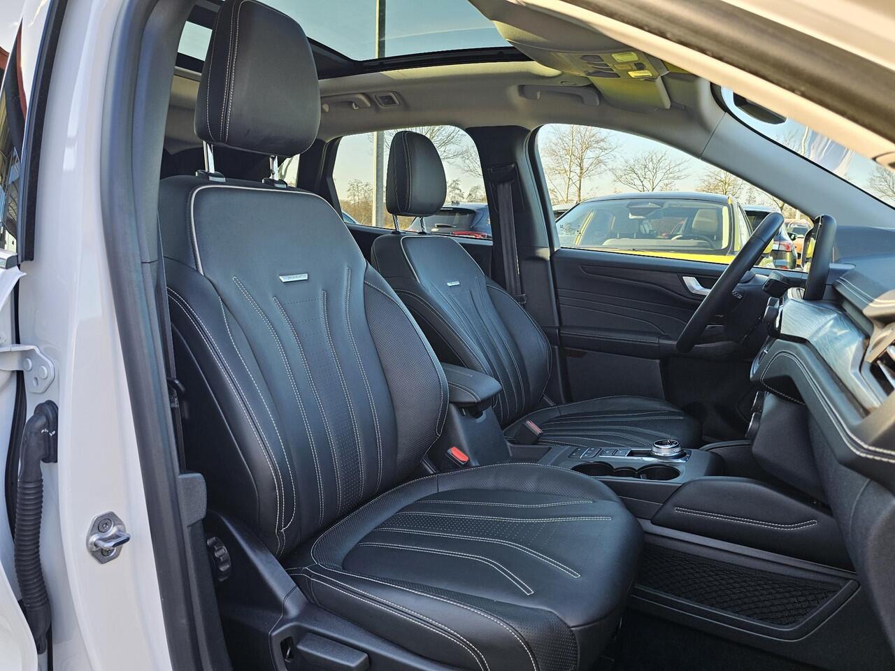 Ford KUGA Vignale Panoramadak | Lederen bekleding | Stoelgeheugen | Elektrische Achterklep | Winterpack | Zéér compleet!