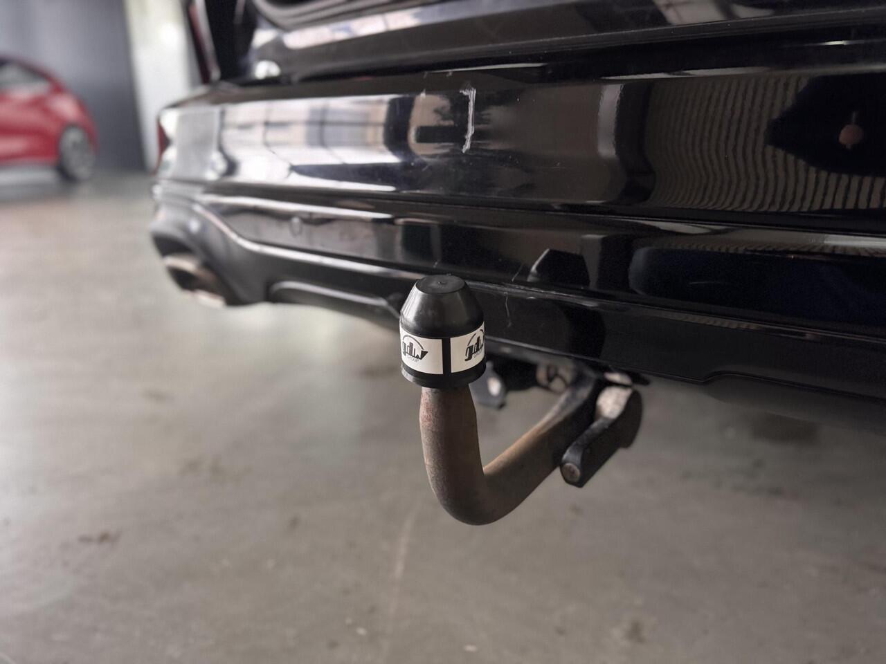 Ford KUGA 150pk ST-Line X Panoramadak Trekhaak Ad. Cruise Camera Parking Dodehoek HUD Dealeronderhouden