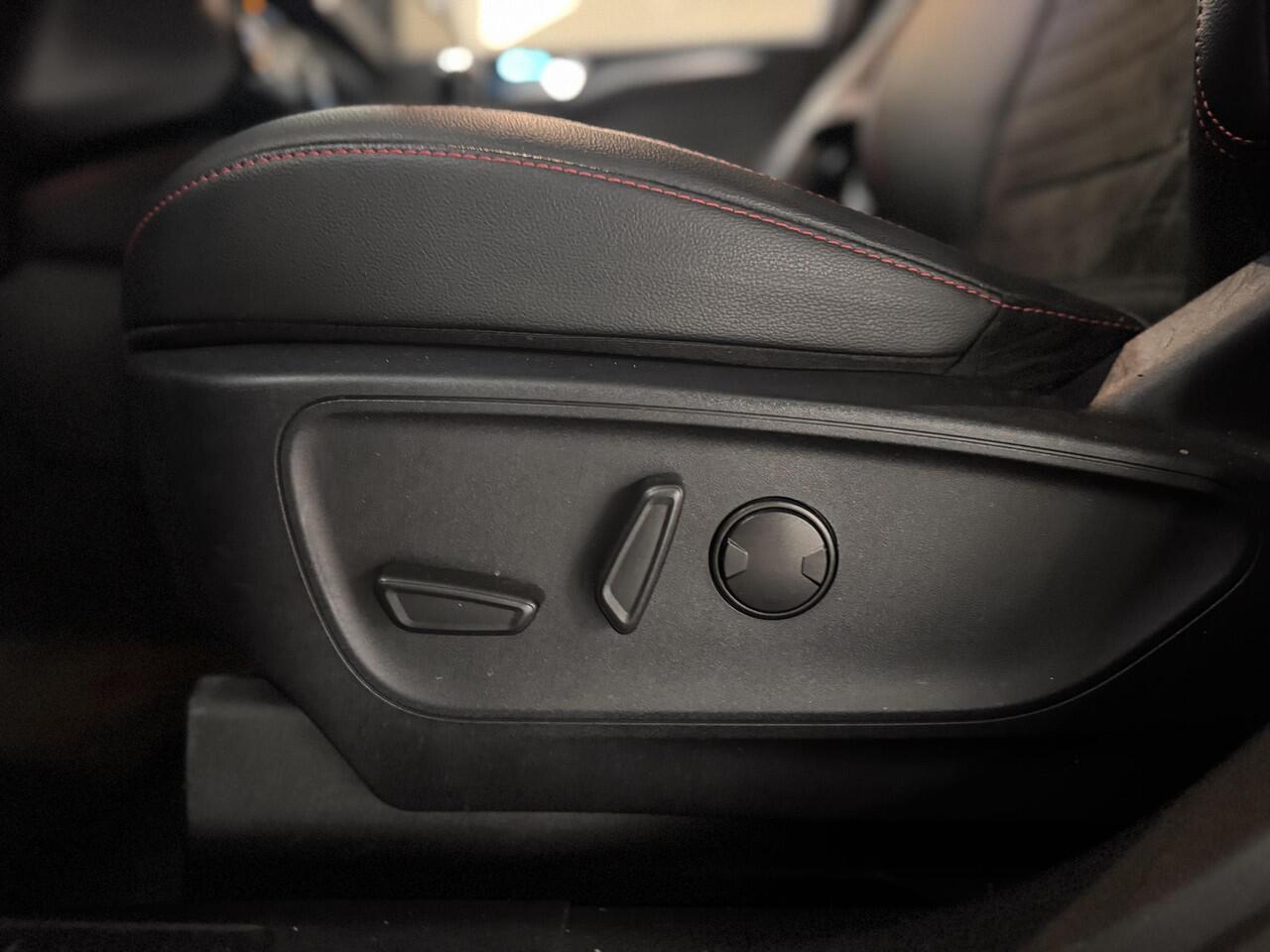 Ford KUGA 150pk ST-Line X Panoramadak Trekhaak Ad. Cruise Camera Parking Dodehoek HUD Dealeronderhouden