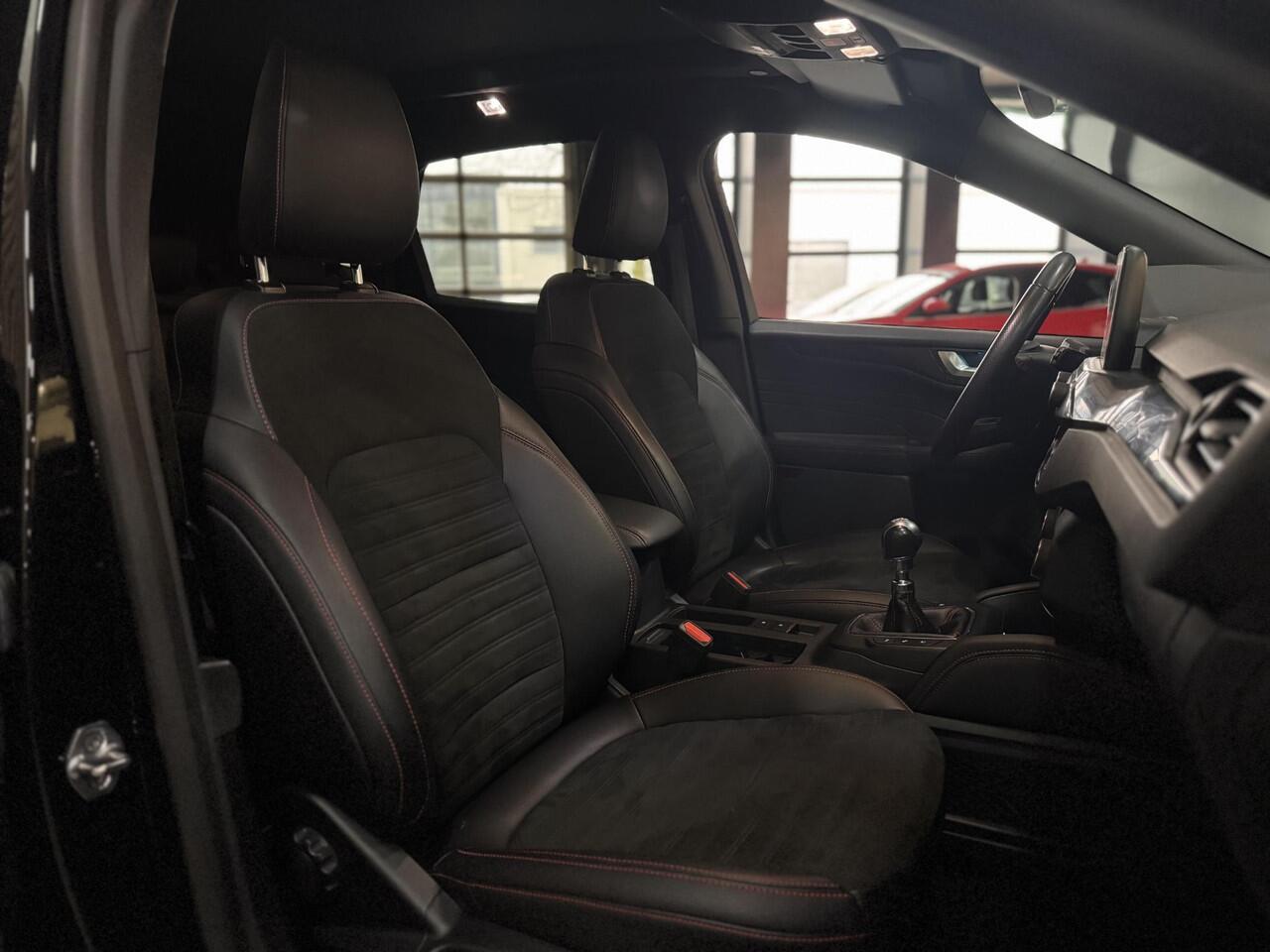 Ford KUGA 150pk ST-Line X Panoramadak Trekhaak Ad. Cruise Camera Parking Dodehoek HUD Dealeronderhouden