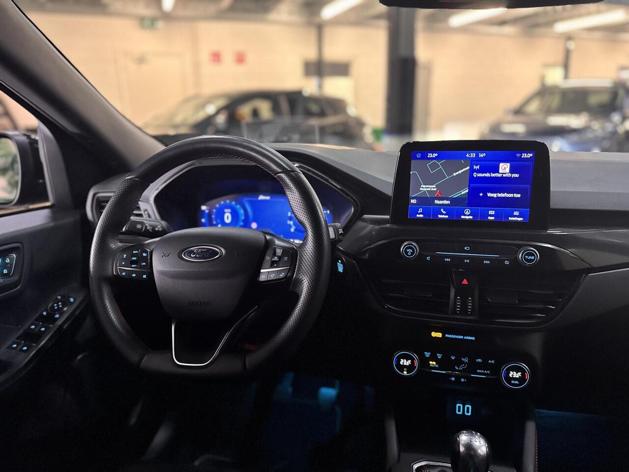 Ford KUGA 150pk ST-Line X Panoramadak Trekhaak Ad. Cruise Camera Parking Dodehoek HUD Dealeronderhouden