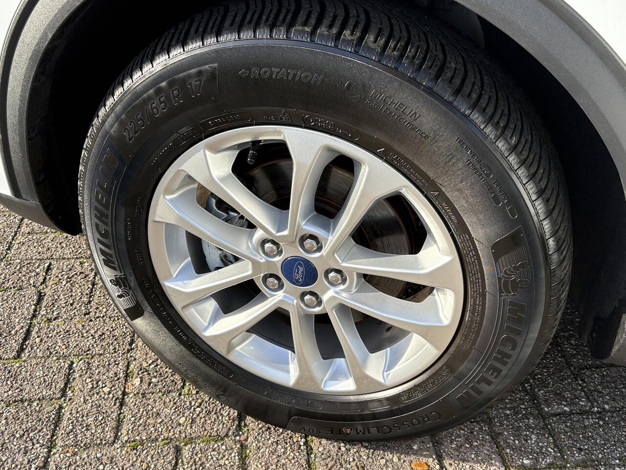 Ford KUGA 2.5 PHEV Titanium 225pk | Afneembare trekhaak | Winter Pack | Achteruitrijcamera | Navigatie | 1.500kg trekgewicht | Digitale Cockpit