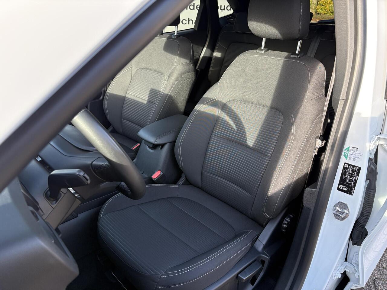 Ford KUGA 2.5 PHEV Titanium 225pk | Afneembare trekhaak | Winter Pack | Achteruitrijcamera | Navigatie | 1.500kg trekgewicht | Digitale Cockpit