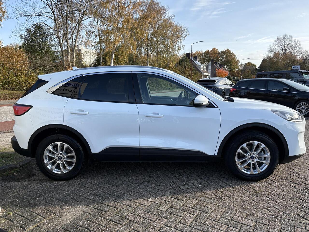 Ford KUGA 2.5 PHEV Titanium 225pk | Afneembare trekhaak | Winter Pack | Achteruitrijcamera | Navigatie | 1.500kg trekgewicht | Digitale Cockpit