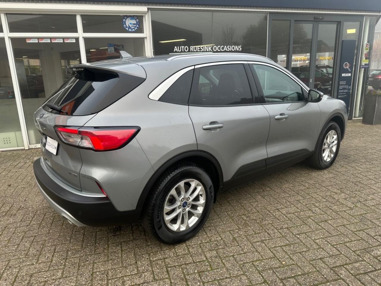 Ford KUGA 2.5 PHEV TITANIUM TREKHAAK