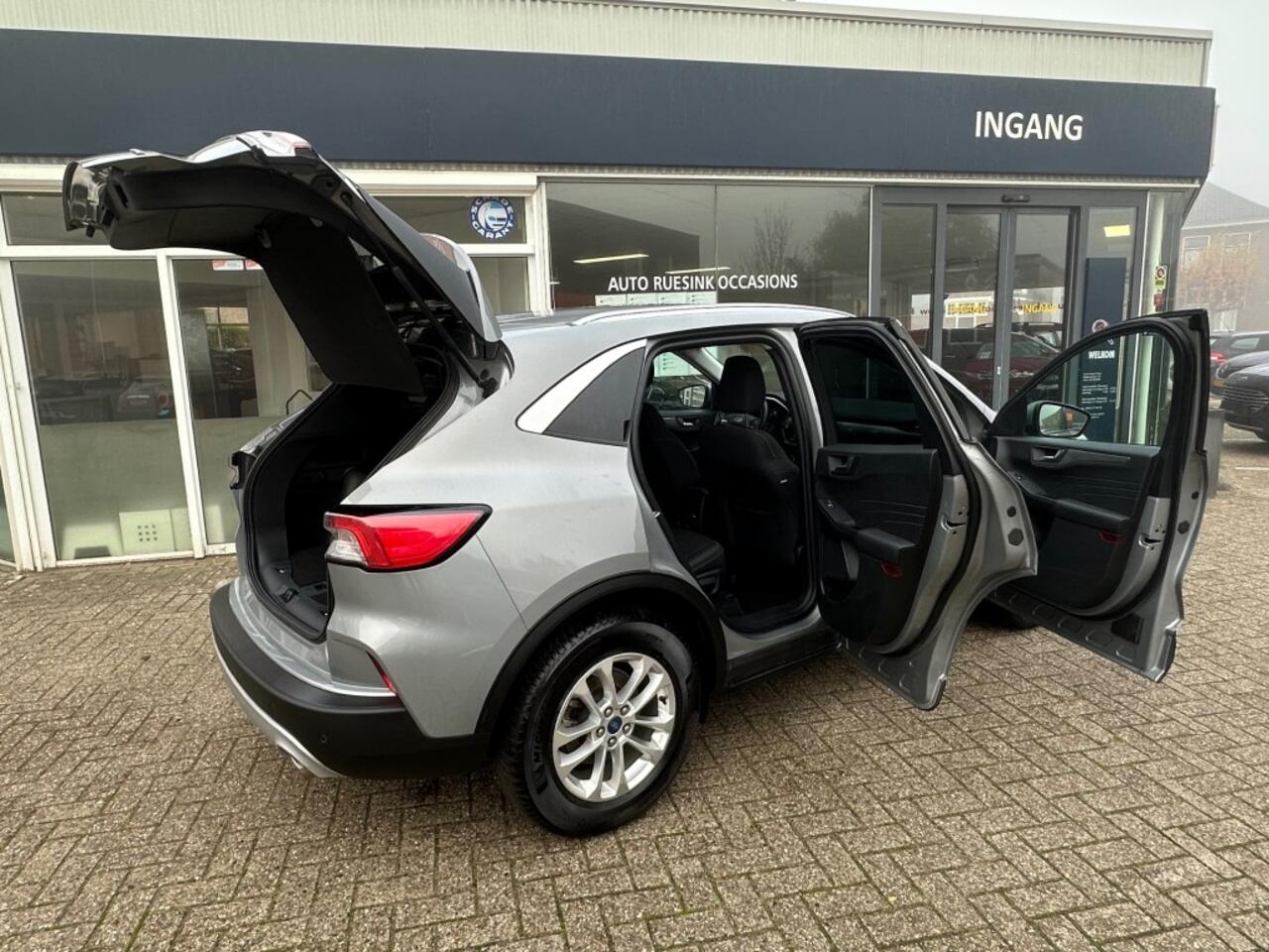 Ford KUGA 2.5 PHEV TITANIUM TREKHAAK