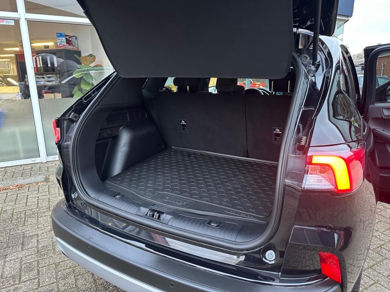 Ford KUGA 2.5 PHEV TITANIUM