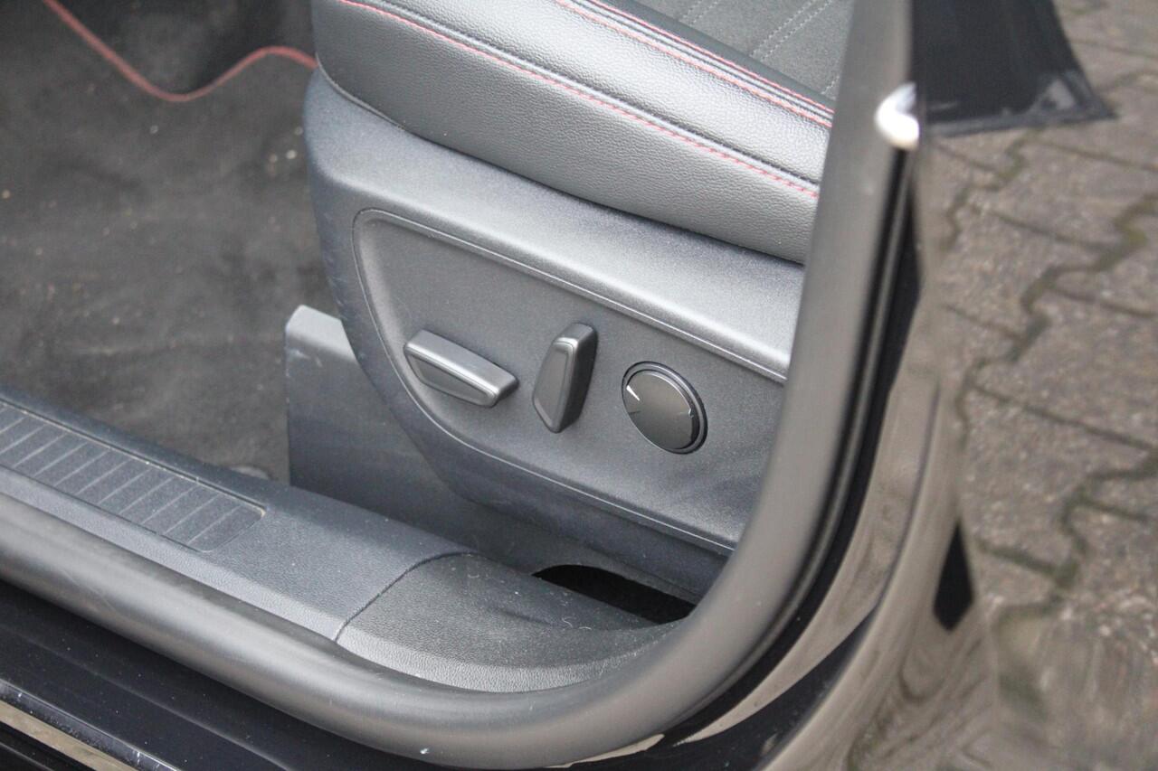 Ford KUGA 1.5 EcoBoost ST-Line X | Stoel + Stuurverwarming | Adaptive Cruise Control | Climate Control | Navigatie | 19'' Lichtmetalen Velgen |