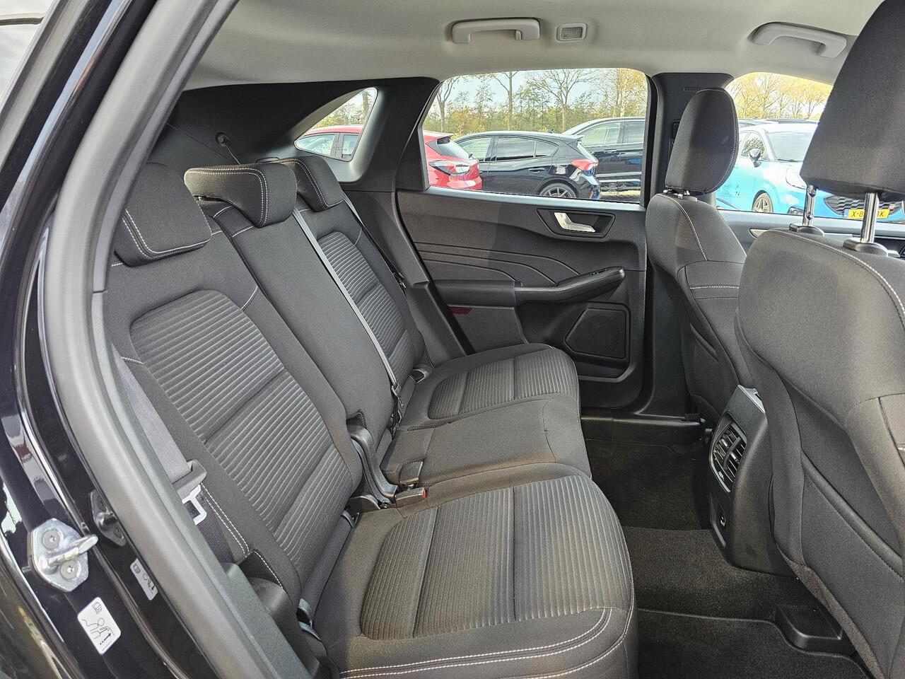 Ford KUGA 2.5 PHEV Titanium 225 pk | Wegklapbare trekhaak | Keyless entry | PDC v+a | Achteruitrijcamera | Lane assist | Climate control