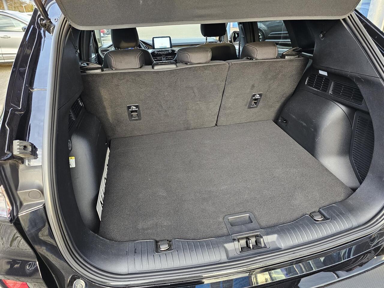 Ford KUGA 2.5 PHEV Titanium 225 pk | Wegklapbare trekhaak | Keyless entry | PDC v+a | Achteruitrijcamera | Lane assist | Climate control