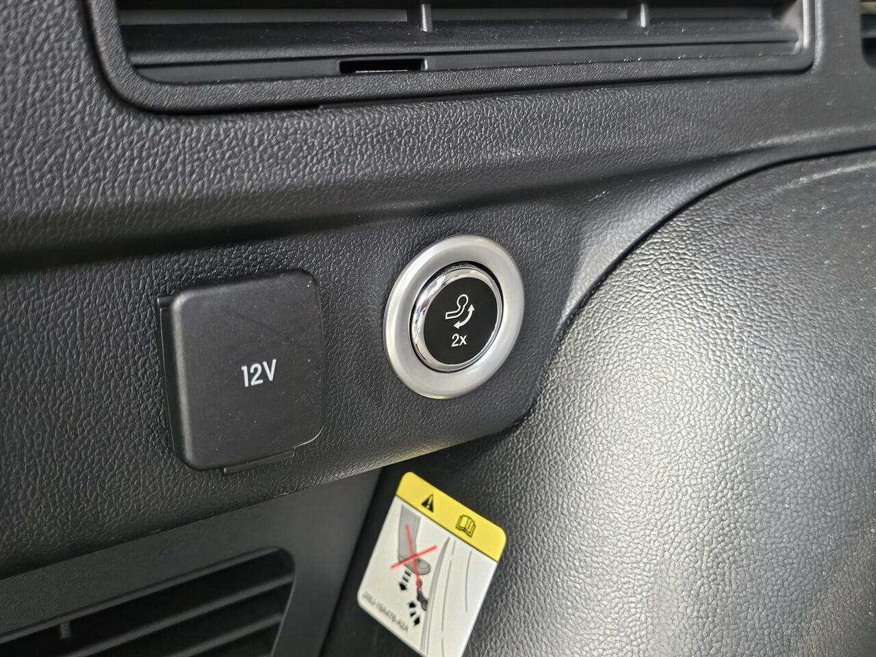 Ford KUGA 2.5 PHEV Titanium 225 pk | Wegklapbare trekhaak | Keyless entry | PDC v+a | Achteruitrijcamera | Lane assist | Climate control