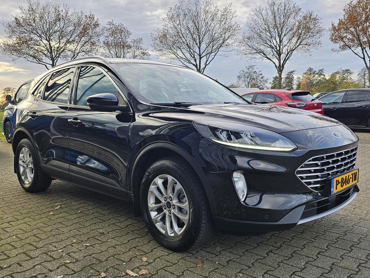 Ford KUGA 2.5 PHEV Titanium 225 pk | Wegklapbare trekhaak | Keyless entry | PDC v+a | Achteruitrijcamera | Lane assist | Climate control
