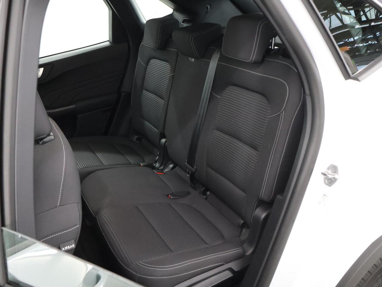 Ford KUGA 2.5 PHEV Titanium | Winterpakket | Head -Up | Cruise Control Adaptief | Elektr. Achterklep | Navigatie | Parkeercamera |